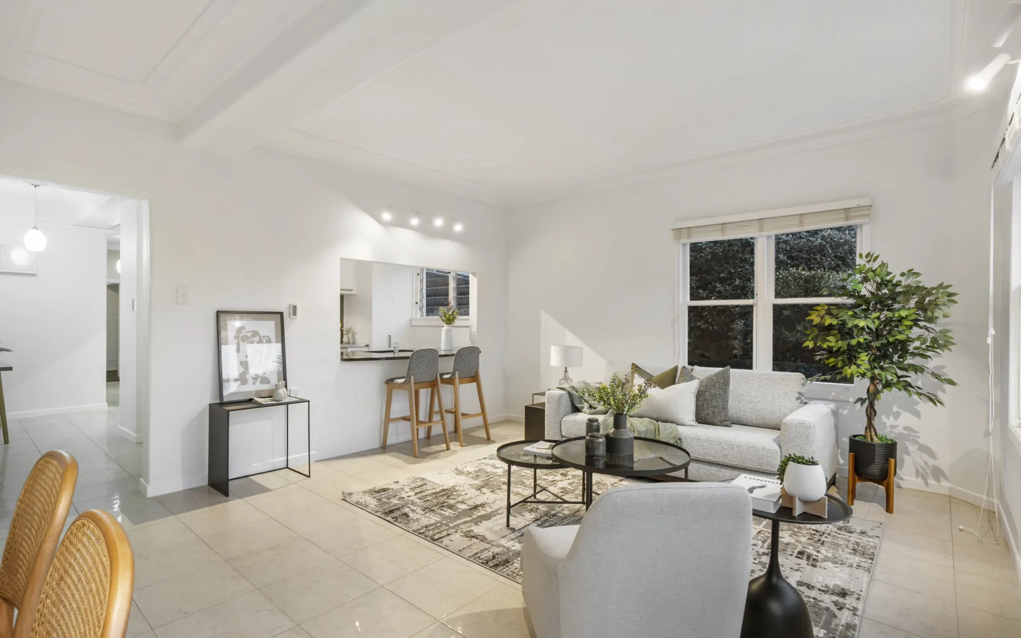 Vacant or Occupied: Choosing a Home-Staging Starting Point